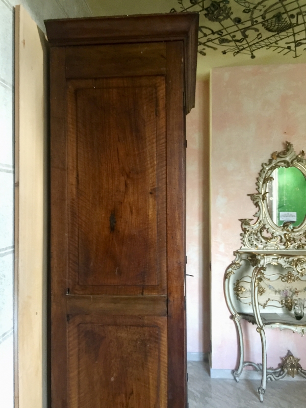 Stipone da sacrestia noce.