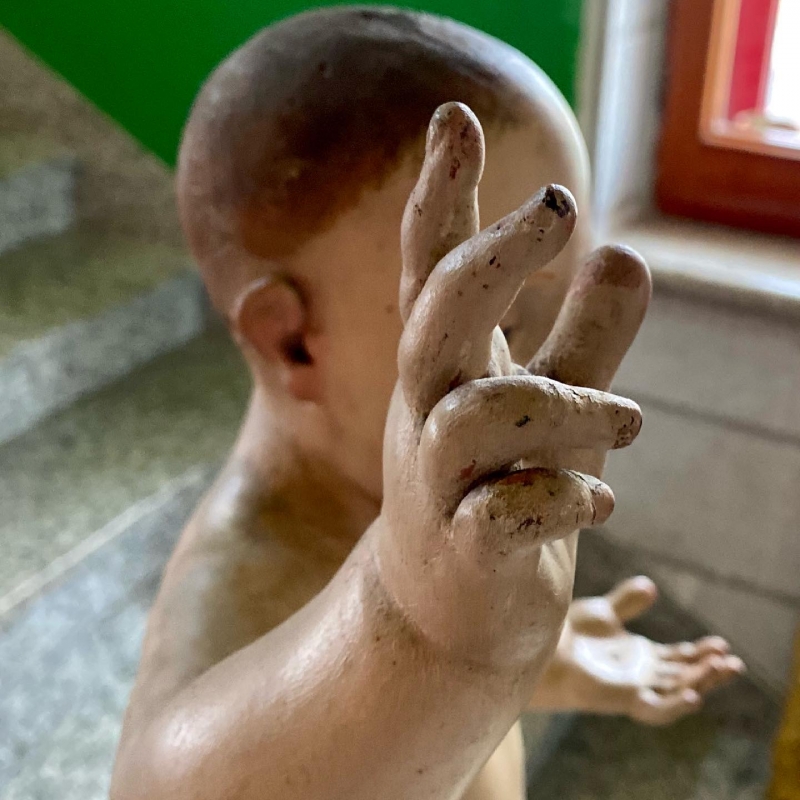 IL PRIMO RE. Bambinello ligneo antico
