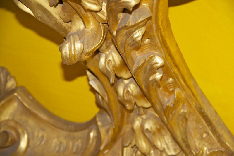 BAROCCO console dorata.