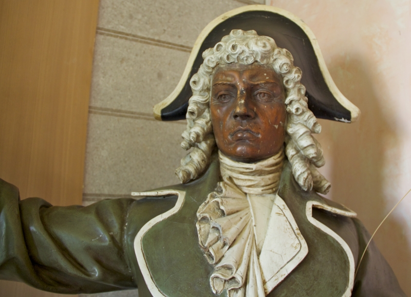 GENDARME IN LEGNO