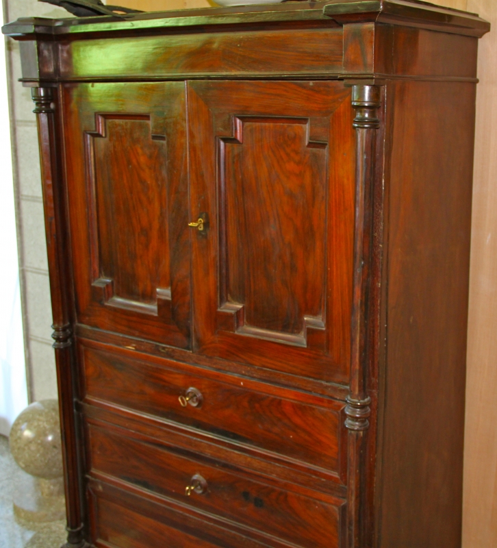 SECRETAIRE